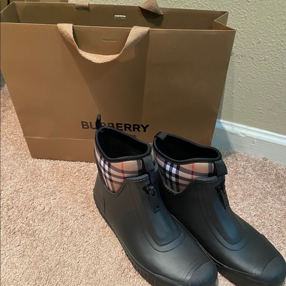 Burberry rain boots . Wore only once !